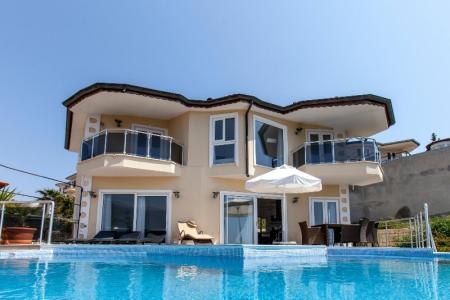 Kaş’ta Deniz Manzaralı Özel Havuzlu Tatil Villa - V1022