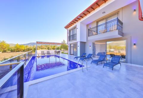 Kaş’ta Jakuzili Özel Havuzlu Jakuzili Tatil Villası - V1062