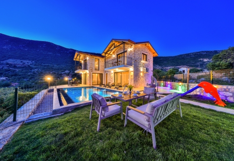 Kaş’ta Deniz Manzaralı, Özel Havuzlu Modern Villa - V1047