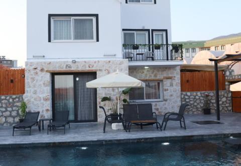 Kalkan’da Özel Havuzlu Doğa Manzaralı Tatil Villası - V2046